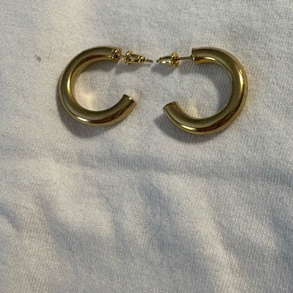 Elegant Gold Hoop Earrings